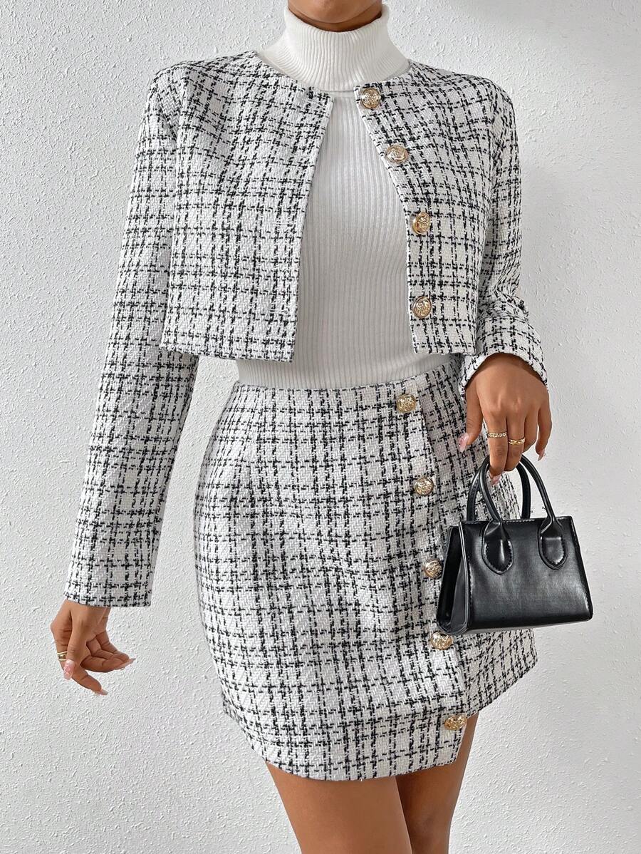 conjunto feminino chic em tweed com jaqueta e saia ajustada