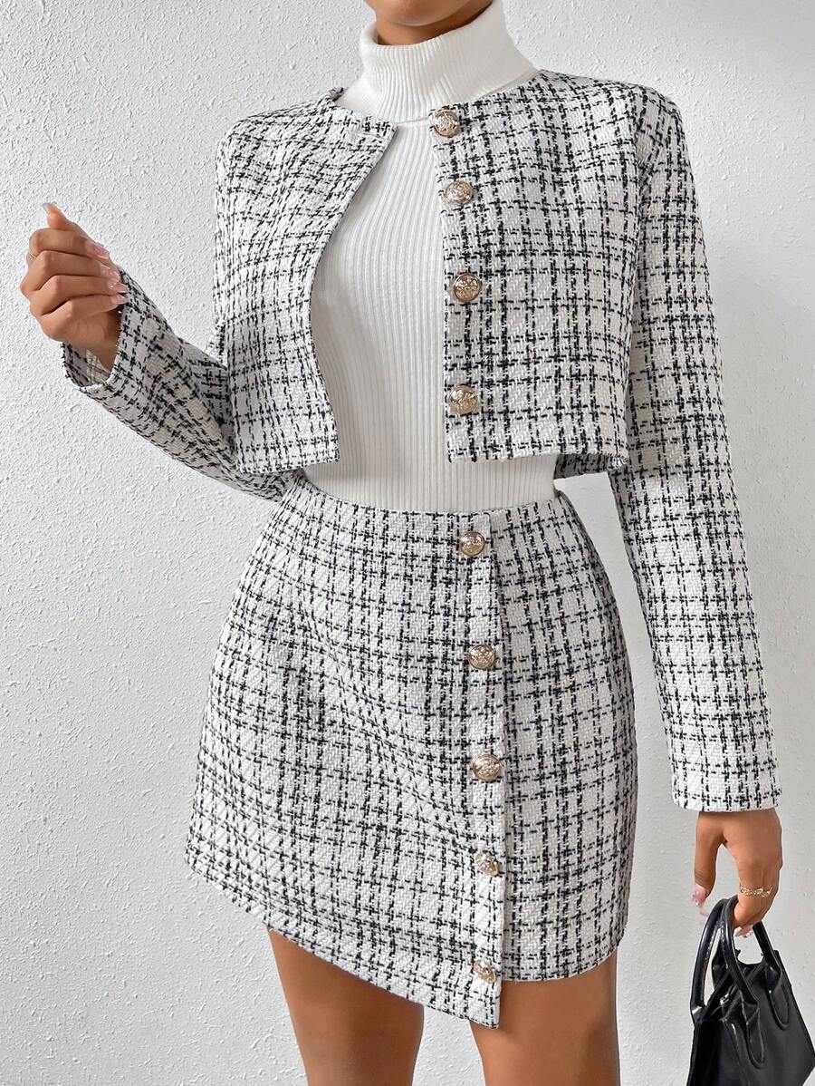 conjunto feminino chic em tweed com jaqueta e saia ajustada