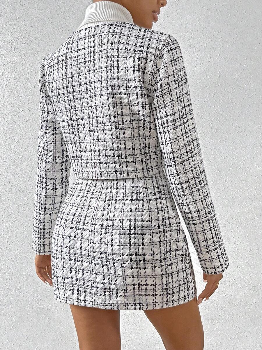 conjunto feminino chic em tweed com jaqueta e saia ajustada
