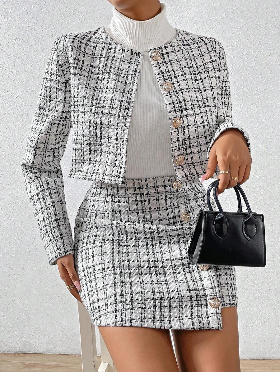 conjunto feminino chic em tweed com jaqueta e saia ajustada