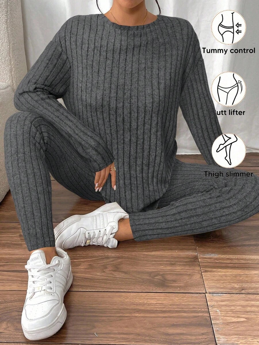 conjunto feminino cinza chumbo moderno com blusa manga longa e calça