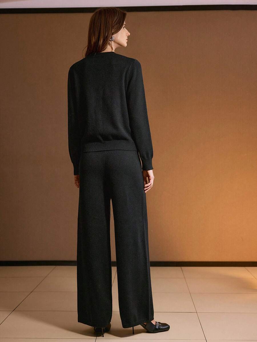 conjunto feminino sofisticado com bordados delicados e calça ampla