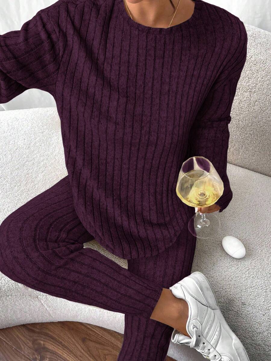 conjunto feminino violeta  moderno com blusa manga longa e calça 