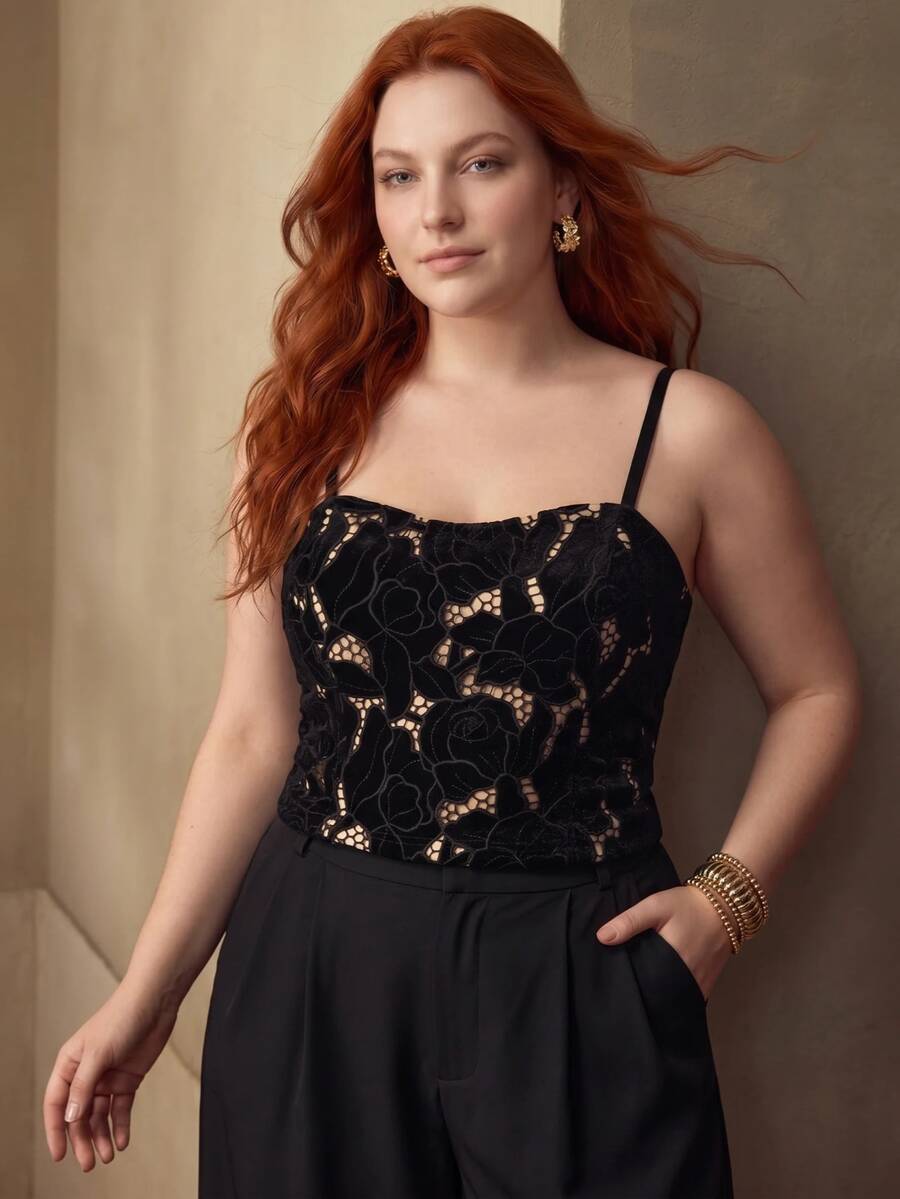 Regata Feminina Plus Size - Veludo Premium com Bordado Elegante